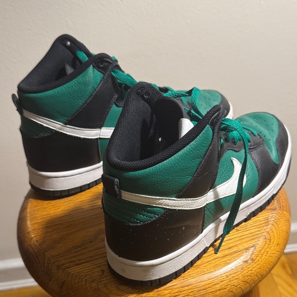 Nike Black and Green Sneakers with White Swoosh - Picture 4 of 4